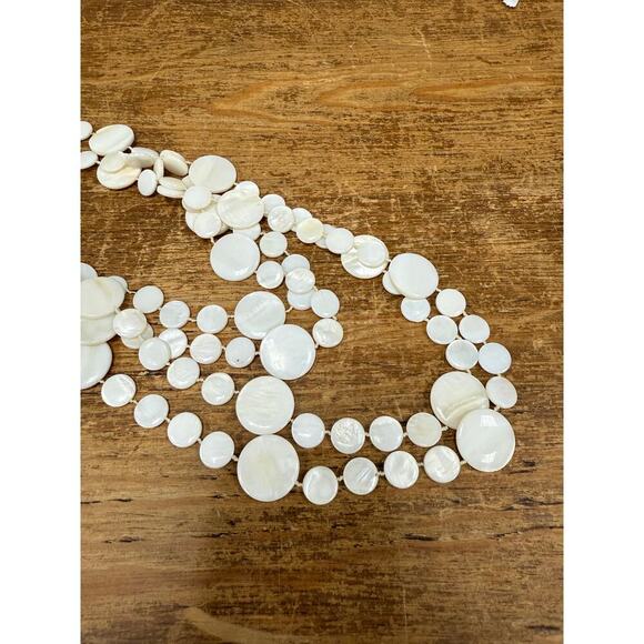 Beautiful 4 Strand White Shell Necklace. WA462 - Picture 2 of 3